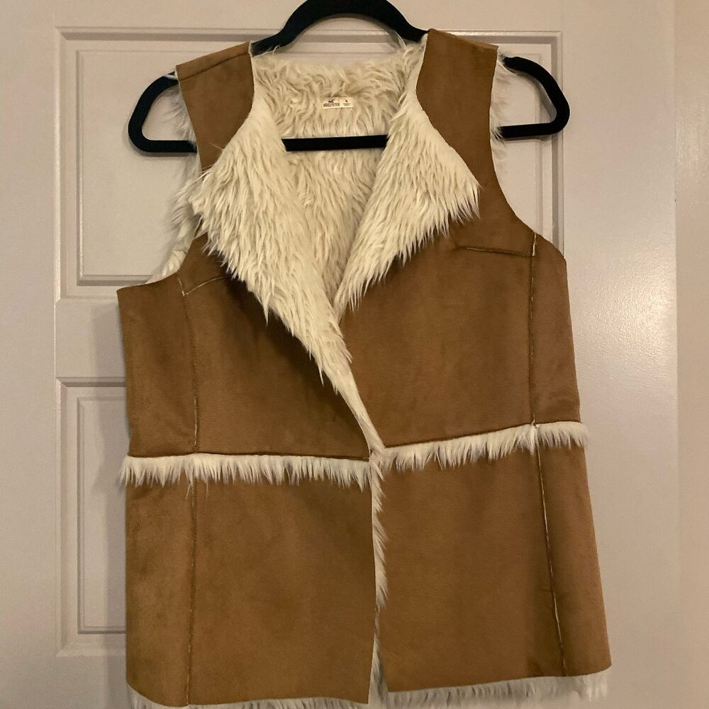 ✨ Cozy Chestnut Fur Vest – Size M from Hollister ✨